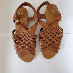 Brown Sandals With Cross Pattern